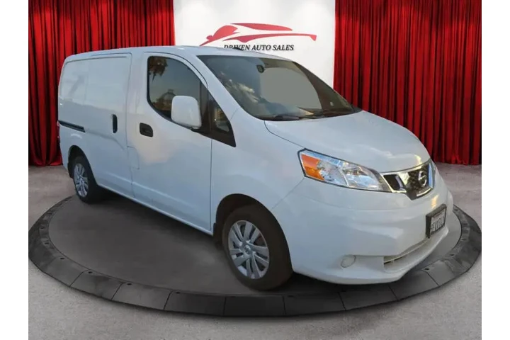 $16999 : 2015 NV200 image 4