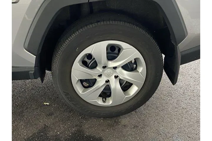 Toyota RAV4 2021 AWD LE 4dr image 10