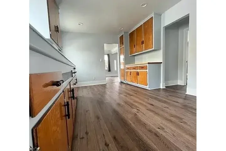 $1600 : 🌅WELCOME to Huntington Park🌅 image 3