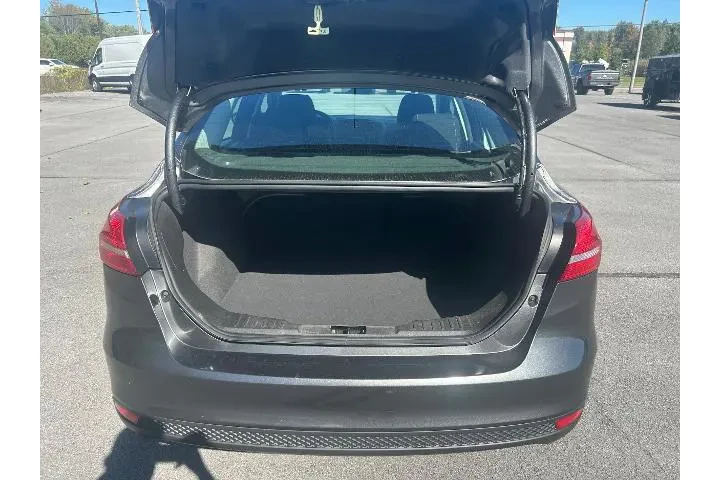 $9990 : Ford Focus 2018 SE 4dr Sedan image 7