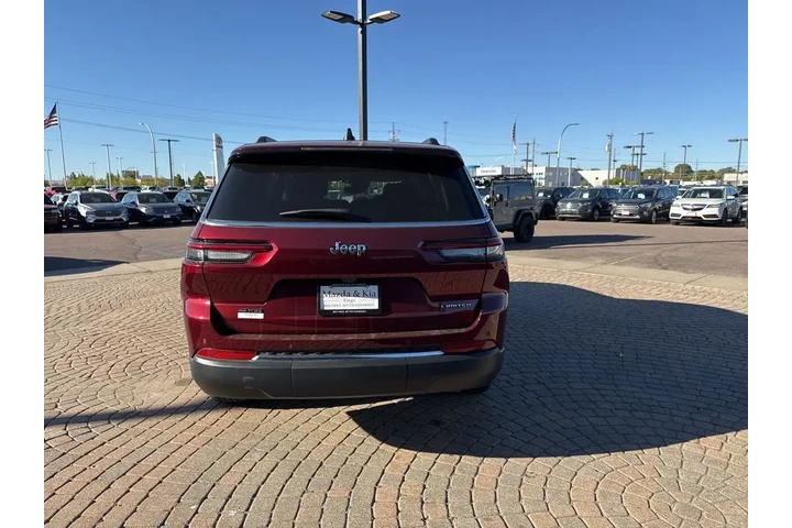 $37999 : 2023 Grand Cherokee L Limited image 6