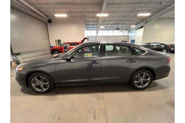 $24897 : Honda Accord 2023 image 6