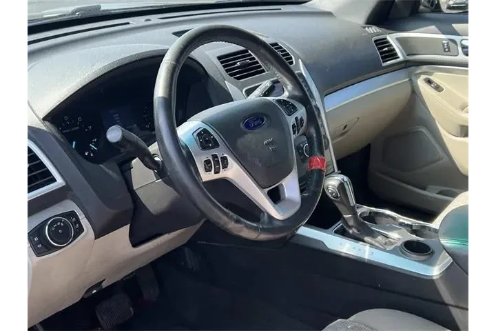 $8350 : Ford Explorer 2015 XLT 4dr S image 10