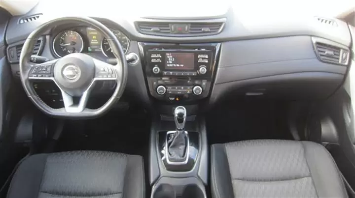 $6500 : 2017 Nissan Rogue SV image 3