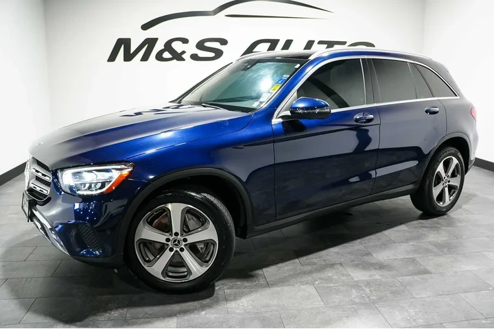 $22889 : 2020 GLC 300 image 2