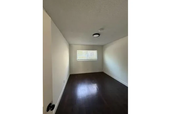$2295 : 2br - 785ft2 - Koreatown LA 2b image 5