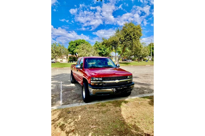 $10500 : 2000 Chevy Silverado image 1