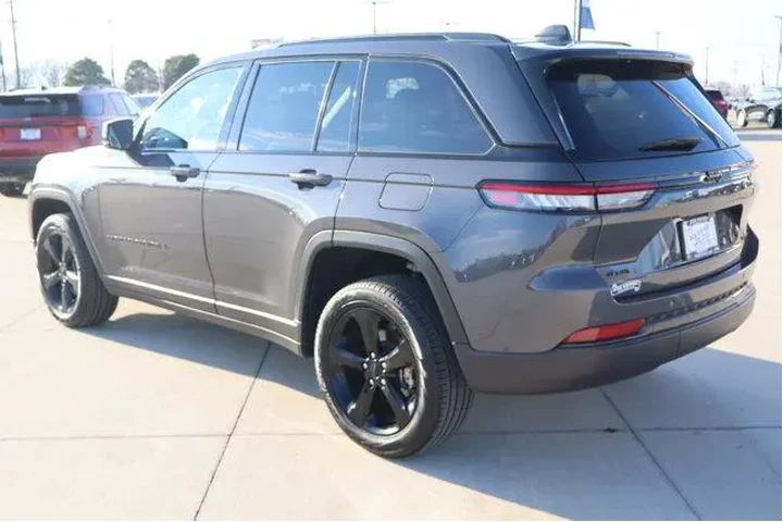 $37990 : Jeep Grand Cherokee 2024 4x4 image 7