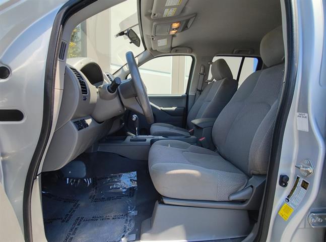 2019 Frontier S Crew Cab 6MT image 6