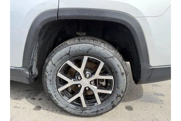 $30498 : Jeep Grand Cherokee L 2024 4 image 10