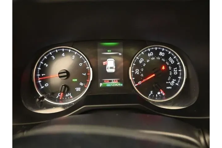 $22452 : Toyota RAV4 2021 XLE Premium image 6