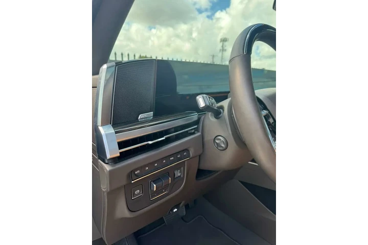 $98900 : CADILLAC ESCALADE PREMIUM LUX image 2