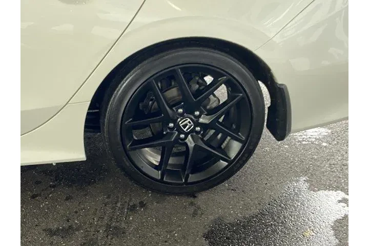 Honda Civic 2024 Sport 4dr S image 10
