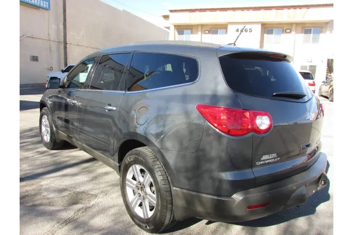 $8900 : 2009 Traverse LT image 5