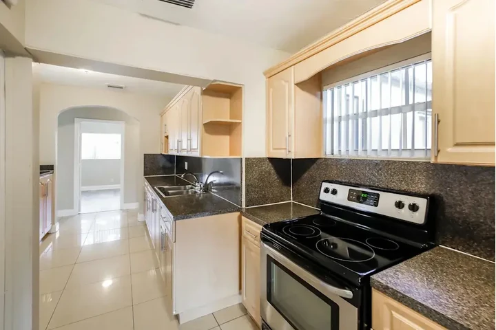 $2050 : Casa en renta de 4 recámaras image 7