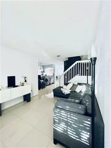 $1000 : COMODA HABITACION DORAL image 2