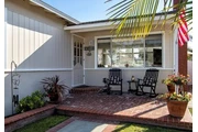 Adorable HOLLYGLEN home