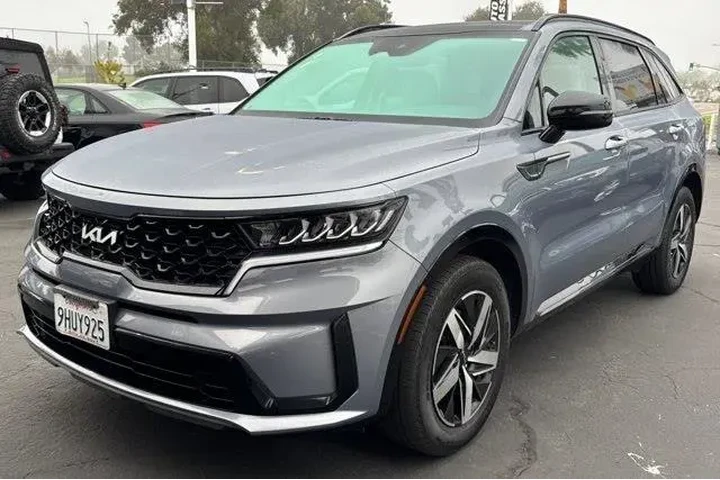 $26750 : Kia Sorento 2023 S 4dr SUV image 2