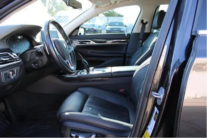 $35923 : BMW 7 Series 2020 AWD 745e x image 10