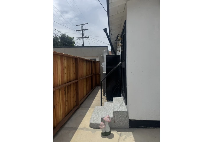 $1100 : Rento cuarto image 2