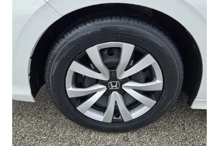 $22987 : Honda Civic 2025 LX 4dr Seda image 9