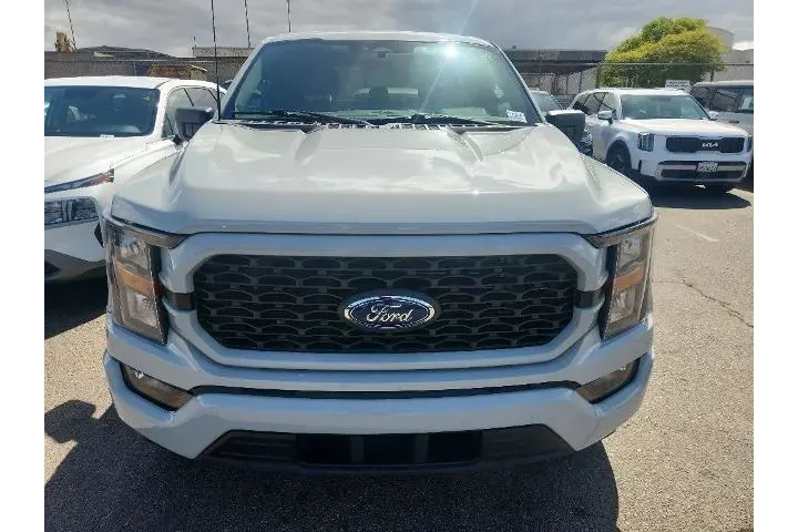 $38991 : Ford F-150 2023 4x2 XL 4dr S image 2