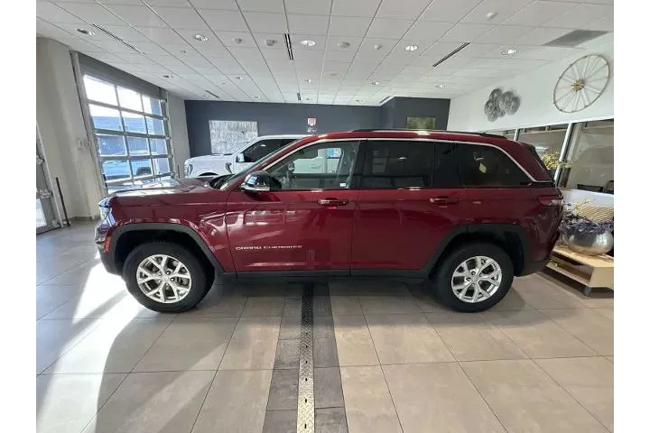 $29994 : Jeep Grand Cherokee 2023 4x4 image 6