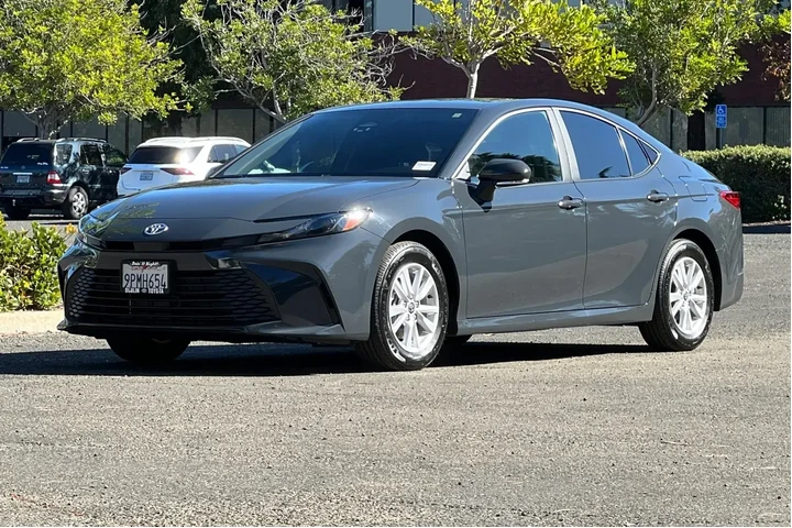 Toyota Camry 2025 LE 4dr Sed image 7