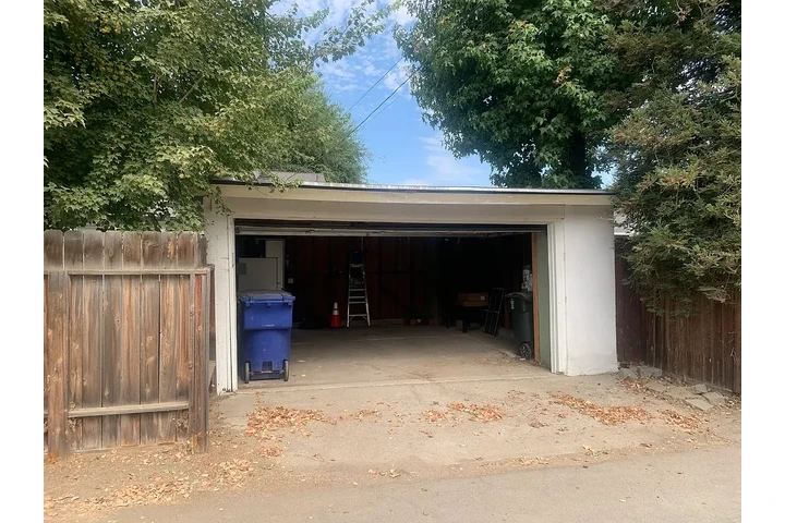 $1200 : Available 3 & 2 BEDROOM image 7