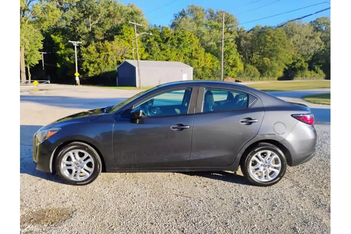$13995 : 2018 Yaris iA image 8