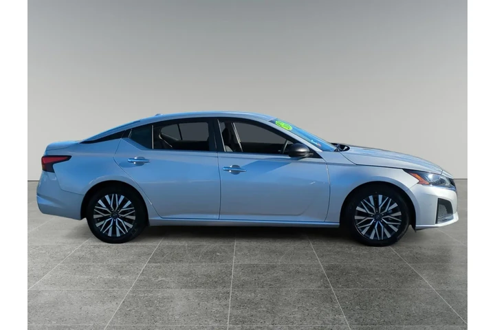$22900 : Nissan Altima 2024 2.5 SV 4d image 6