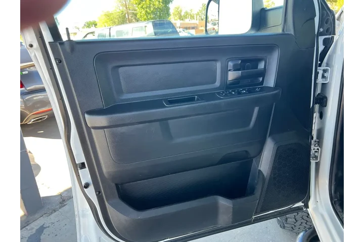 2018 RAM 3500 Regular Cab Sta image 10