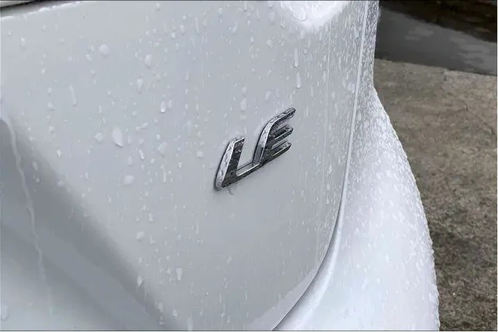 $22985 : Toyota Corolla 2022 LE 4dr S image 8