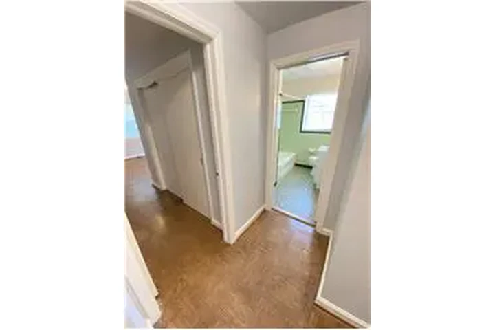 $1600 : Rental property with 3 bedro image 5