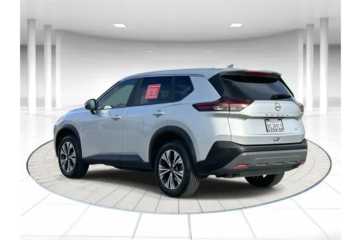 $17921 : Nissan Rogue 2023 SV 4dr Cro image 2