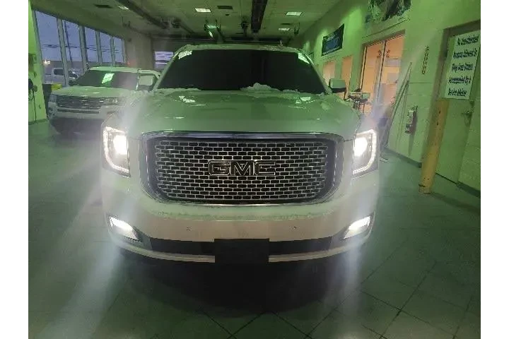 $17347 : GMC Yukon 2016 4x4 Denali 4d image 2