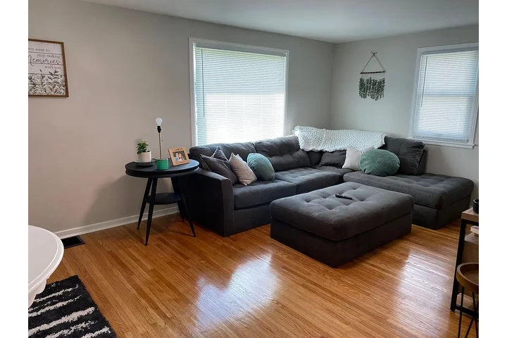 $1600 : 3BEDROOM READY TO MOVE IN image 4