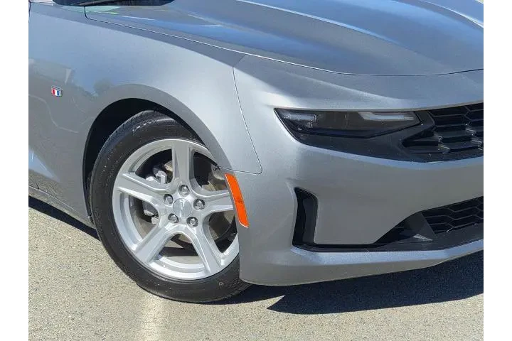 $24900 : Chevrolet Camaro 2023 LT 2dr image 9