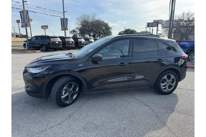 $22180 : Ford Escape 2025 ST-Line 4dr image 10