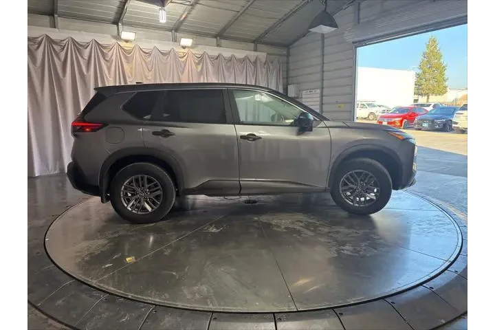 $18399 : Nissan Rogue 2024 S 4dr Cros image 4