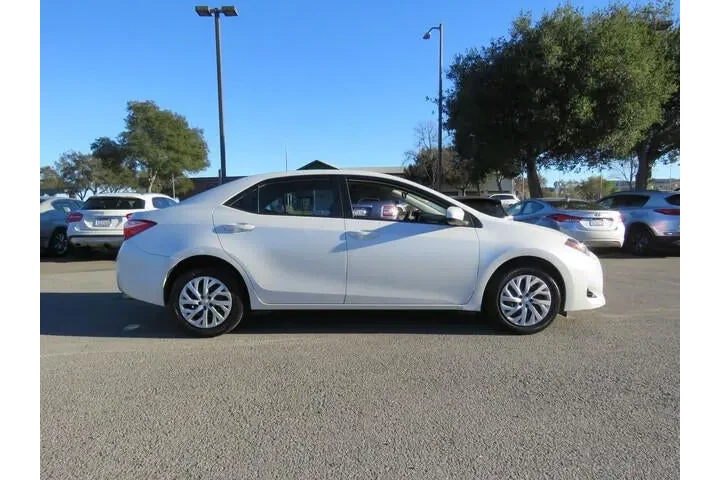 $15599 : 2018 Corolla LE image 3