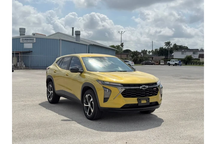 $26998 : 2025 Trax 1RS image 3