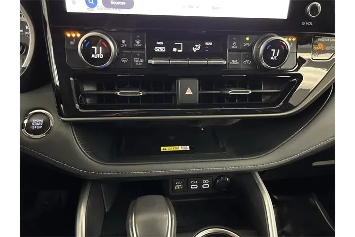 $31500 : Toyota Highlander 2023 L 4dr image 10