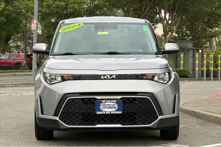 $16990 : Kia Soul 2024 LX 4dr Crossov image 9
