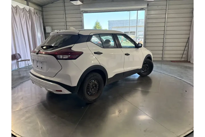$18084 : Nissan Kicks 2023 S 4dr Cros image 3
