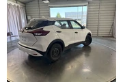 $18084 : Nissan Kicks 2023 S 4dr Cros thumbnail