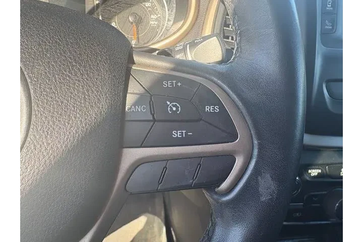 Jeep Cherokee 2016 4x4 Latit image 9