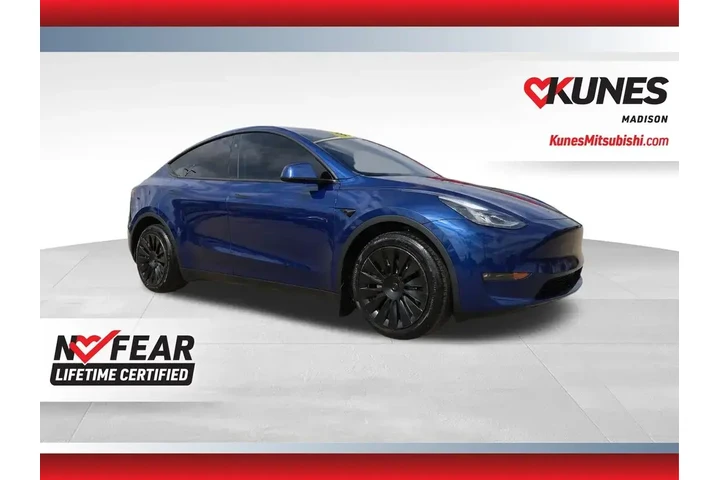 $31977 : Tesla Model Y 2023 AWD 4dr C image 1
