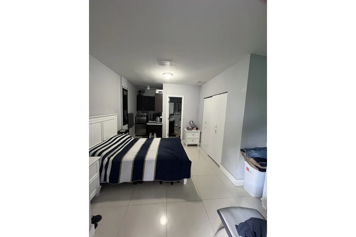 $1300 : Se renta totalmente independie image 4