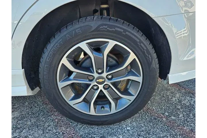 $8000 : Chevrolet Sonic 2017 LT Auto image 9